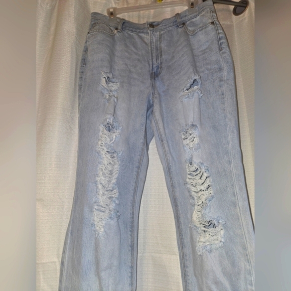 Ashley Mason Light Blue Distressed Boyfriend Jeans, Size 9. - Picture 2 of 7